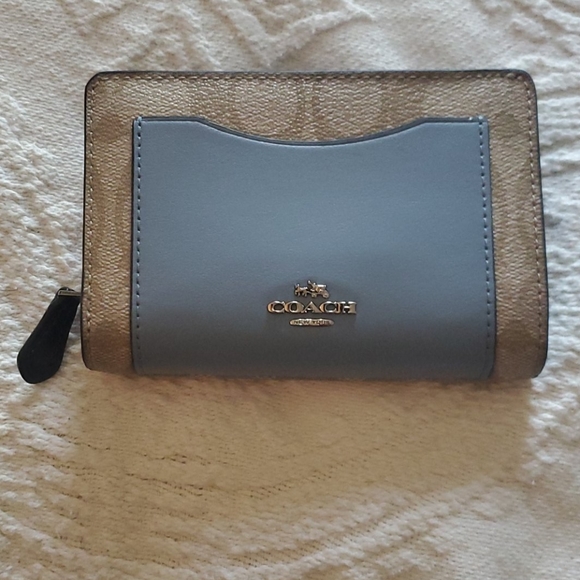 Coach Handbags - Coavh wallet